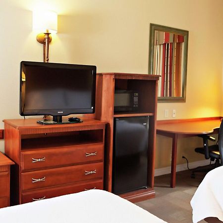 Hampton Inn Martin Buitenkant foto